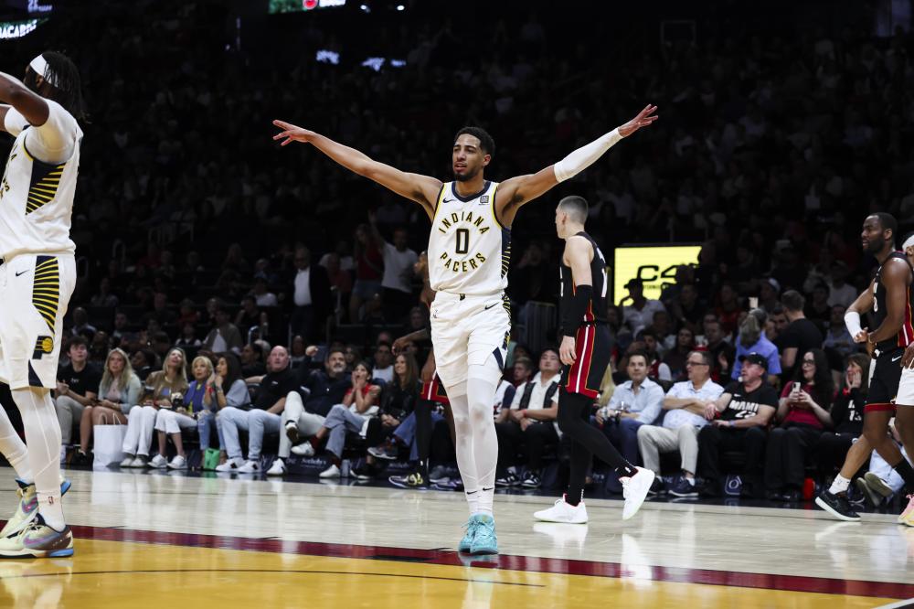 呈现明显的 呈现明显的