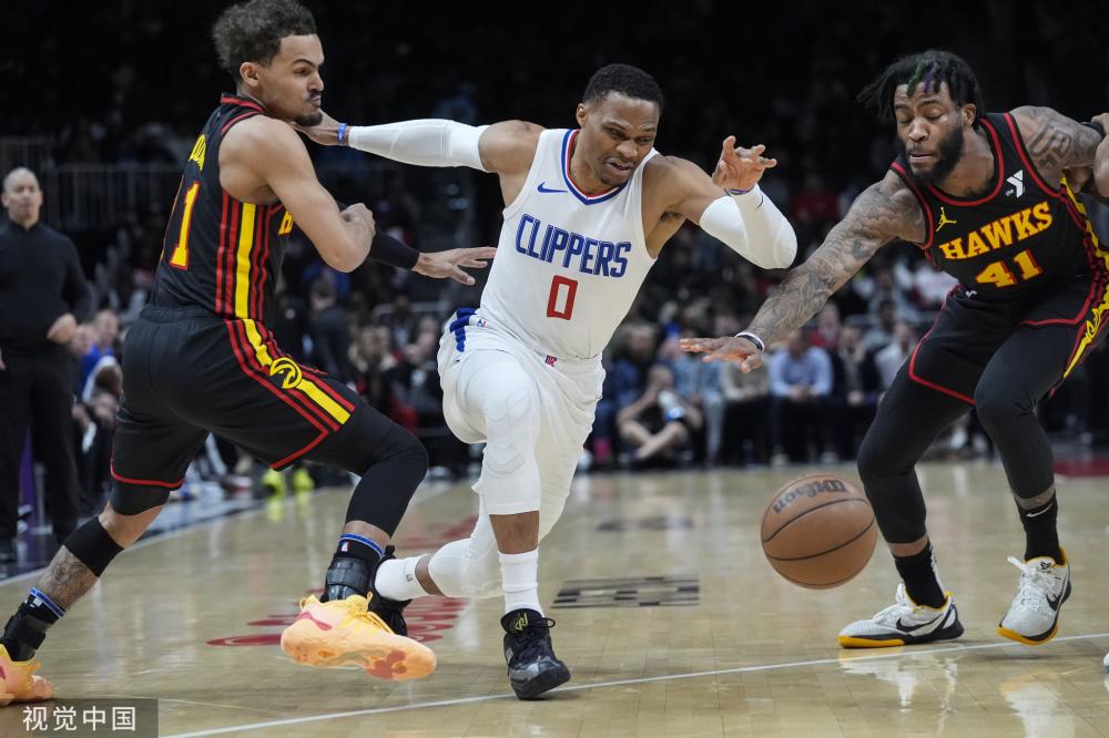 闻发布会上 闻发布会上