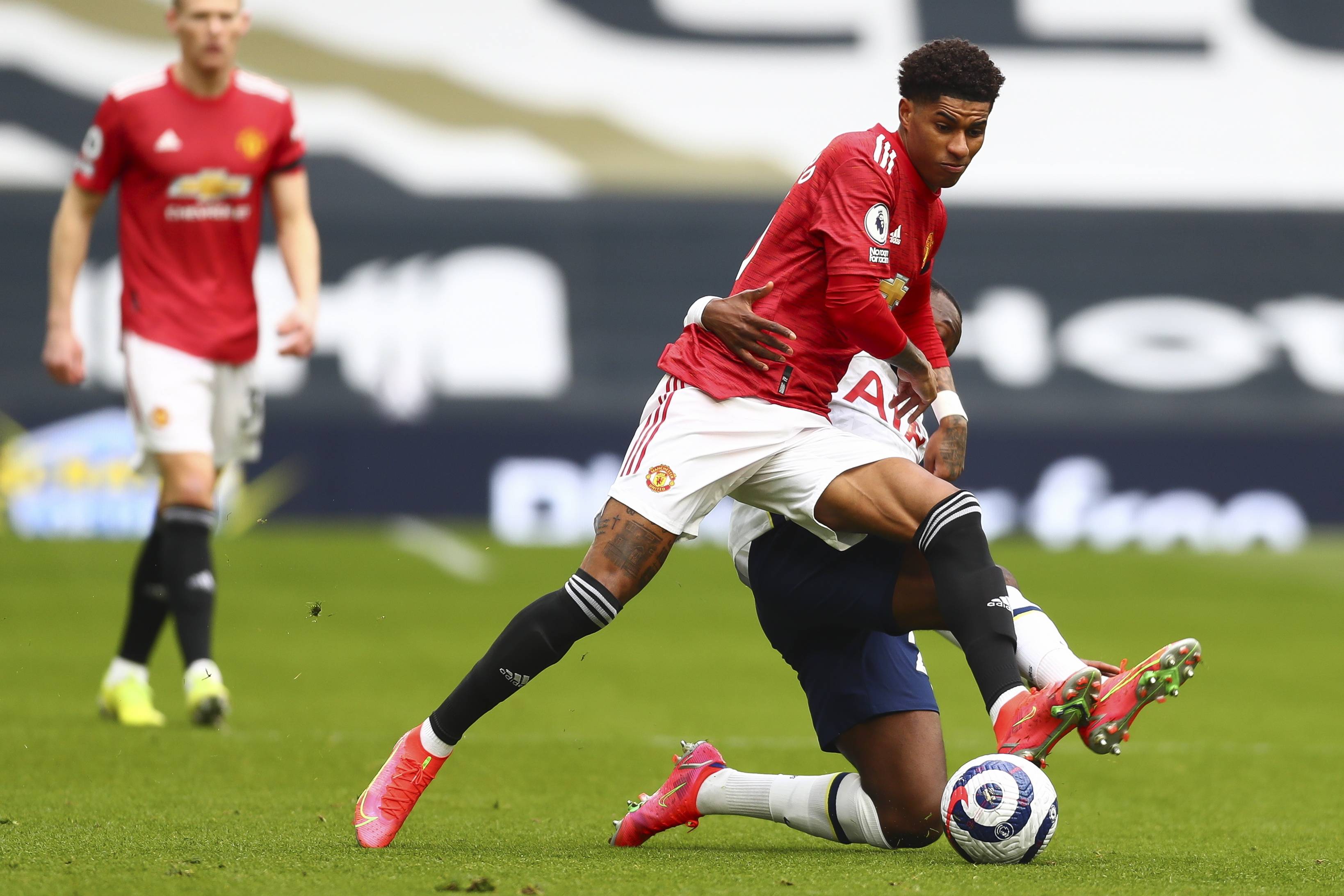 承担更多的 承担更多的