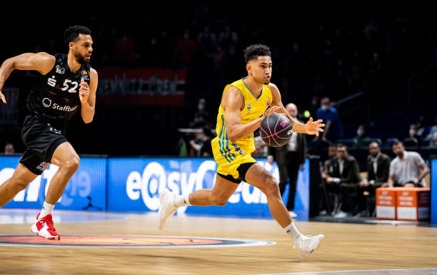 这位在足球 这位在足球